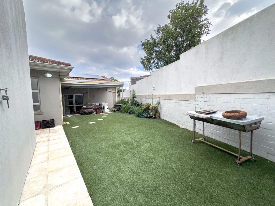 To Let 3 Bedroom Property for Rent in Van Riebeeckshof Western Cape